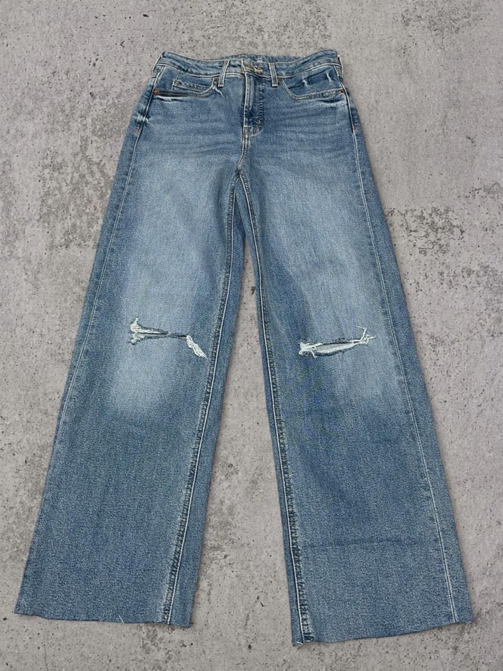 Old Navy Light Blue Wide-Leg Distressed Jeans